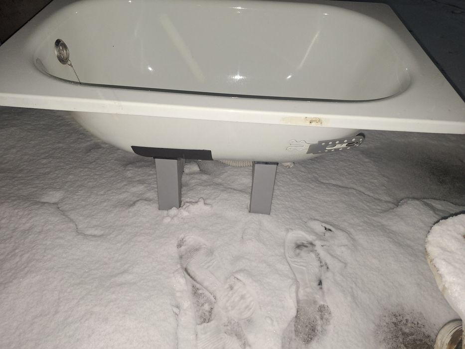 Ванну продам маленкую 1метр