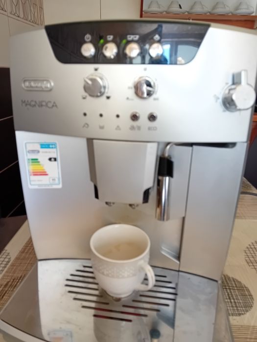 Vind aparate de cafea delonghi în stare bună de funcționare