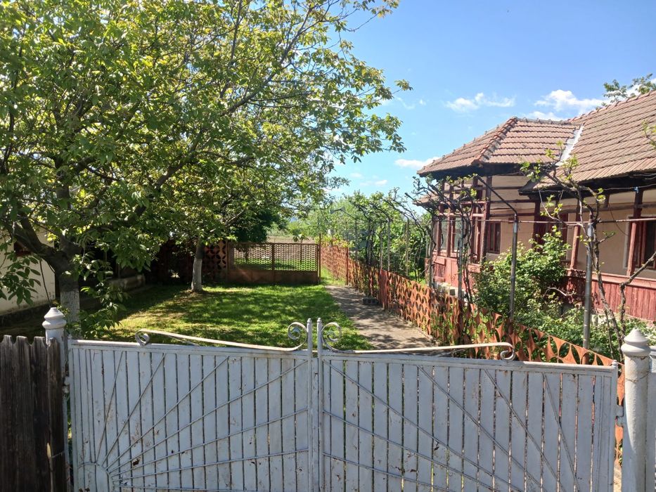 Casă cu teren de vânzare în comuna Verguleasa, județul Olt
