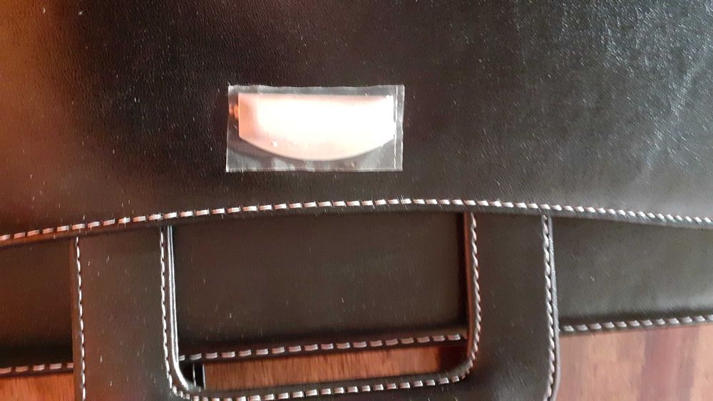 чанта бизнес черна с изтеглящи се дръжки красив дизайн