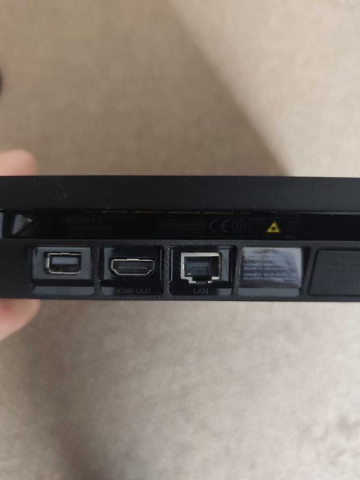 PS4 Slim + Controller + 1 joc