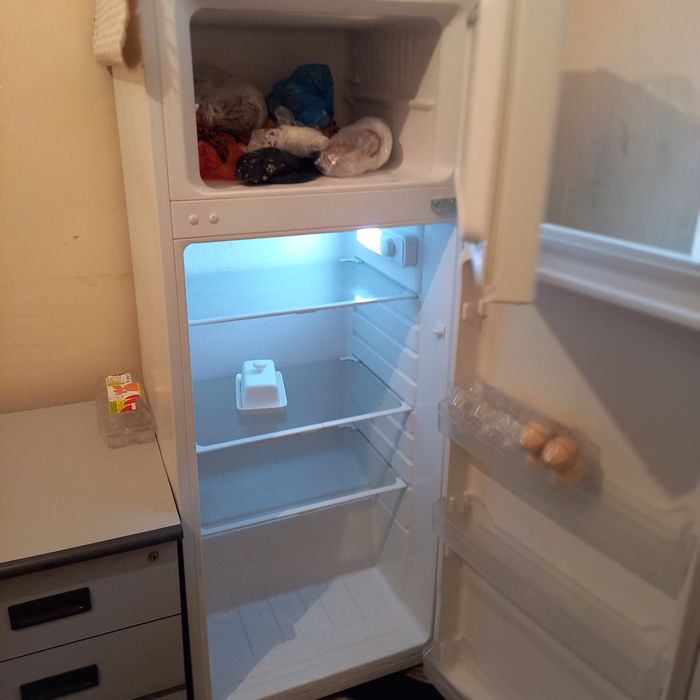 Холодильник 80000