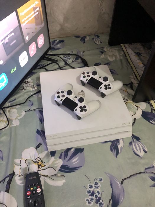 Plastation 4  Pro 1 tb