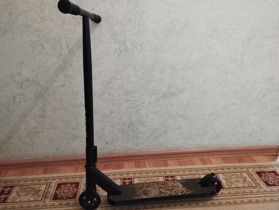 Самокат трюковой фирмы BOBO