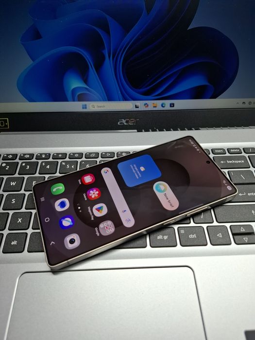 Samsung S25 Ultra 1Tb 100% Baterie