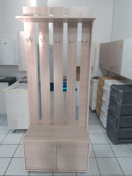 Вешалки, прихожие в коридор