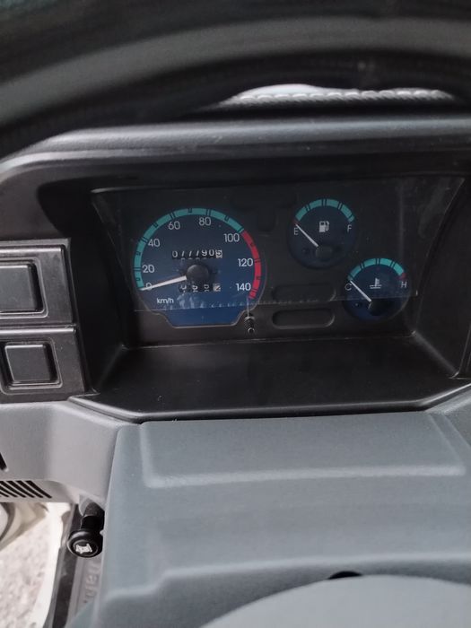 Bir qoʻl minilgan taksi qilinmagan qo'shimcha jixoz qilingan. Shumka