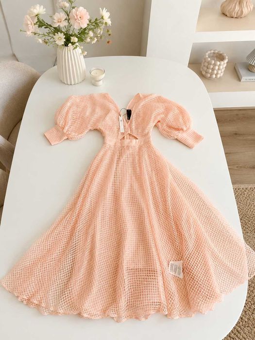 Asos xs нова рокля