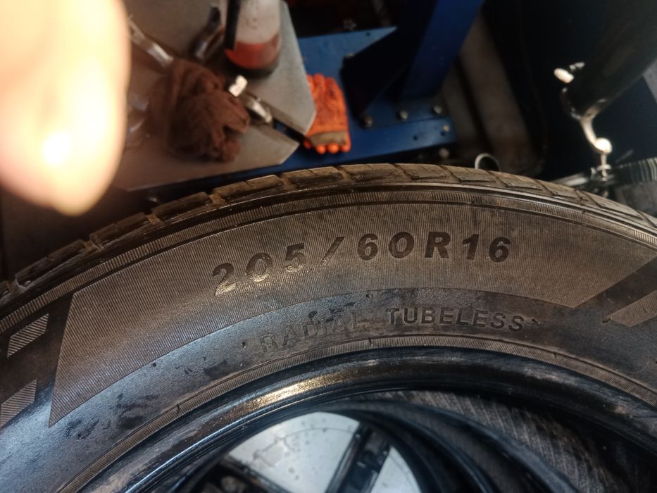 Шины р16/205/60 б/у