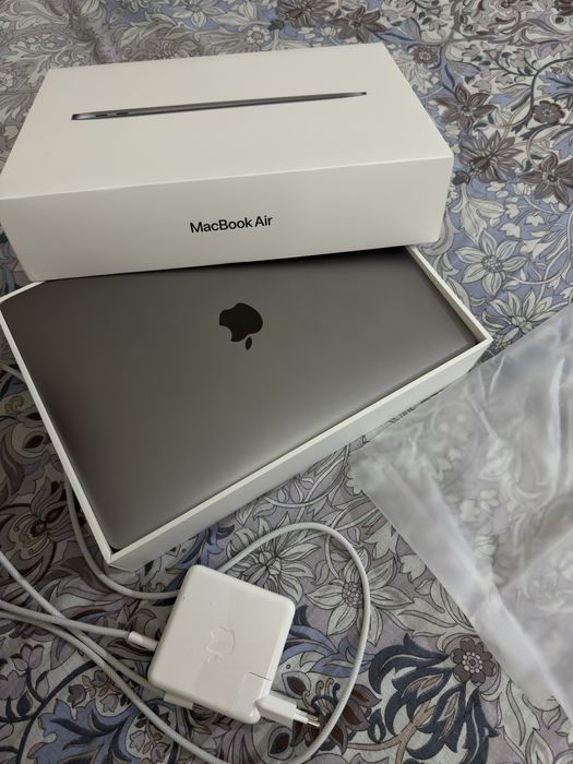 MacBook Air 13 8/256 M1