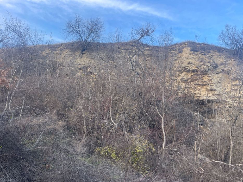 Собствени съседни терени в с.Крушуна над Водопадите и до селото-Асфалт