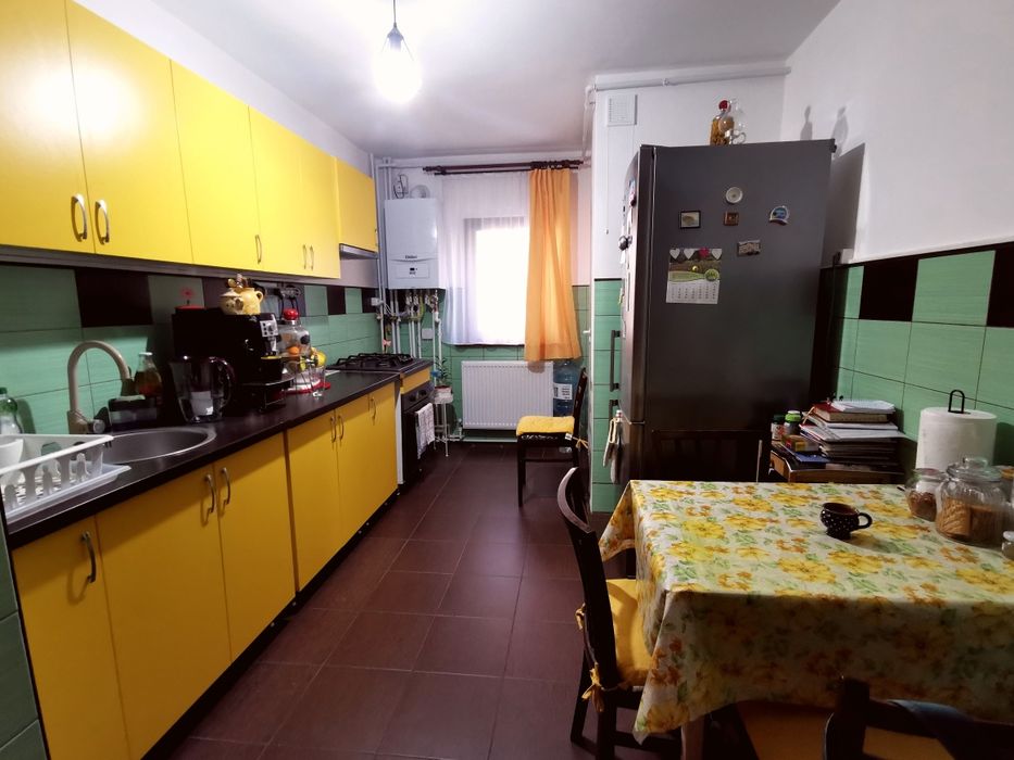 Vand apartament 3 camere