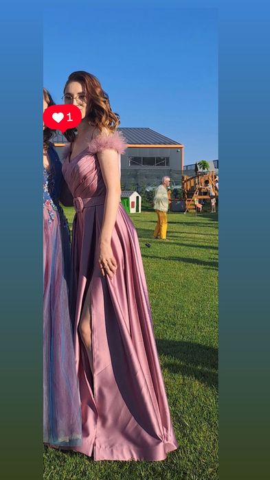 Rochie elegantă lungă potrivită pentru evenimente