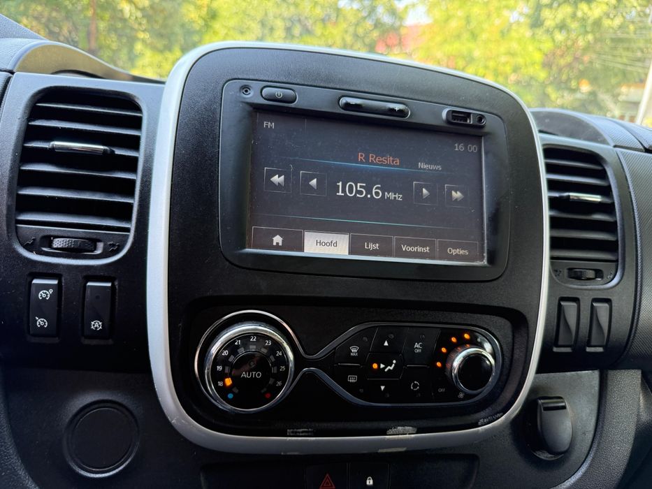 Opel Vivaro mod Extra lung 2016 climatronic,Navi,camera marsalier, impecabil !