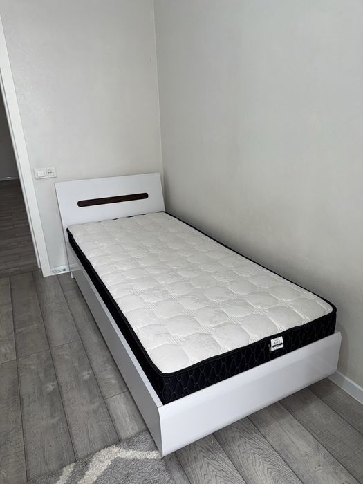 Продам спальный гарнитур