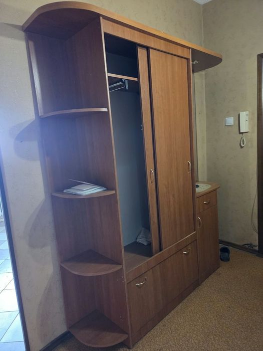 Продается шкаф в прихожую