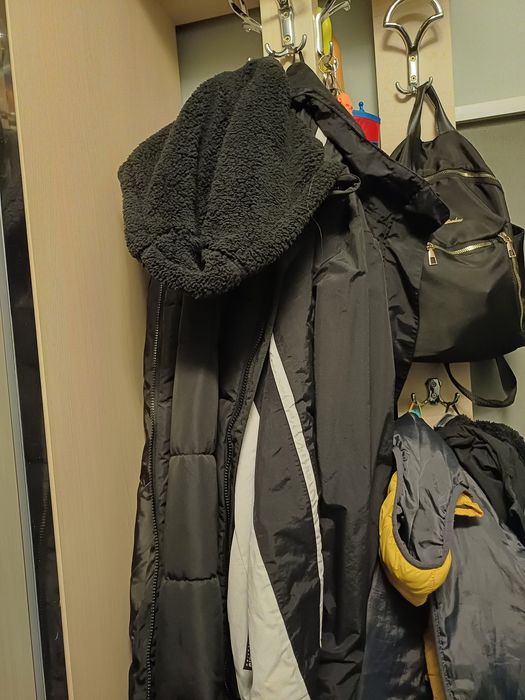 Vând cuier,cu mic defect