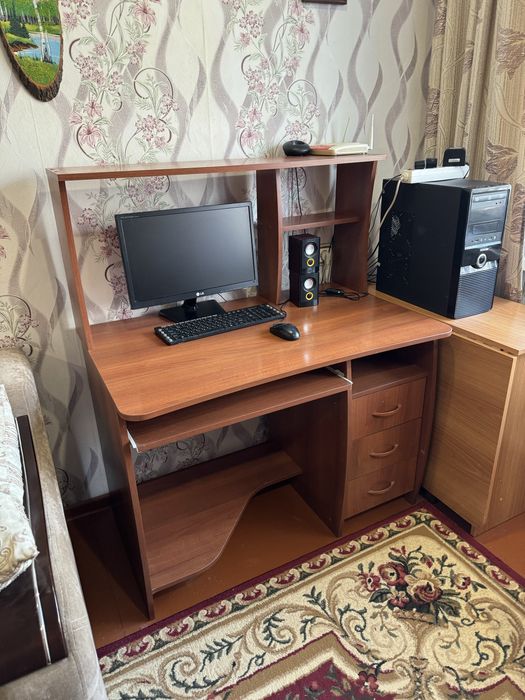 Компьютерный стол