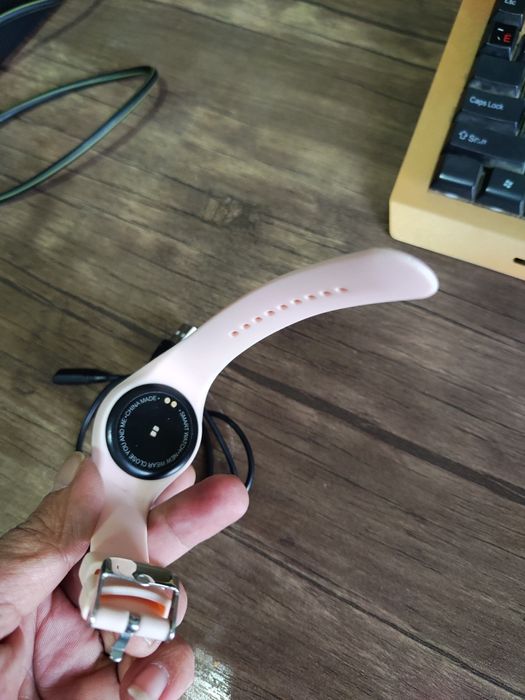 Продаю срочно женские смарт часы