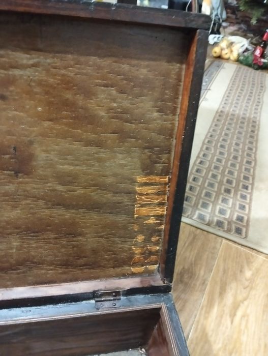 Valiză militară cu numărul soldatului