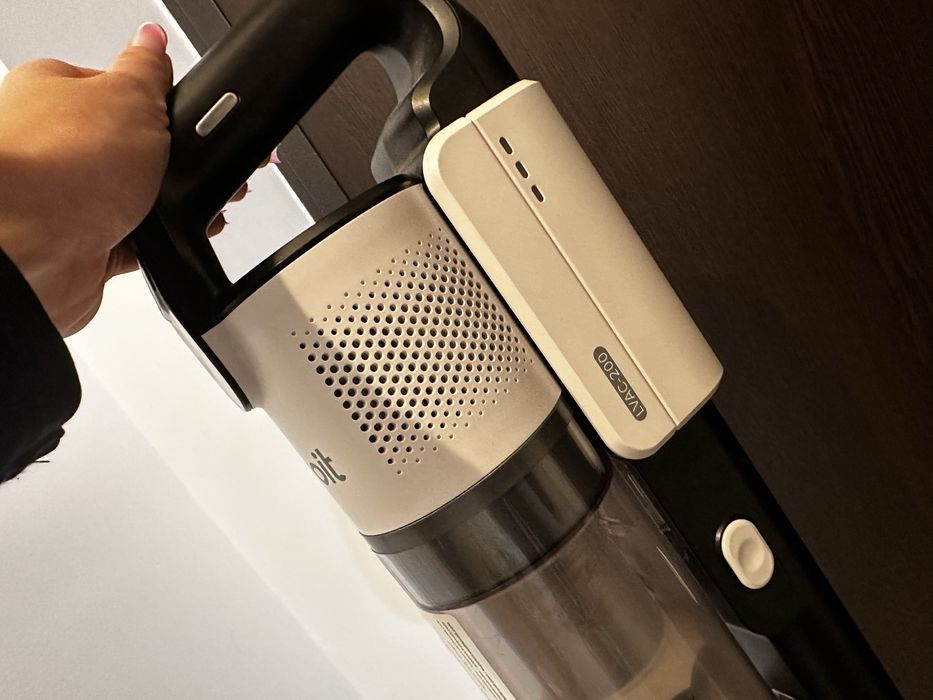 Aspirator vertical Levoit V200