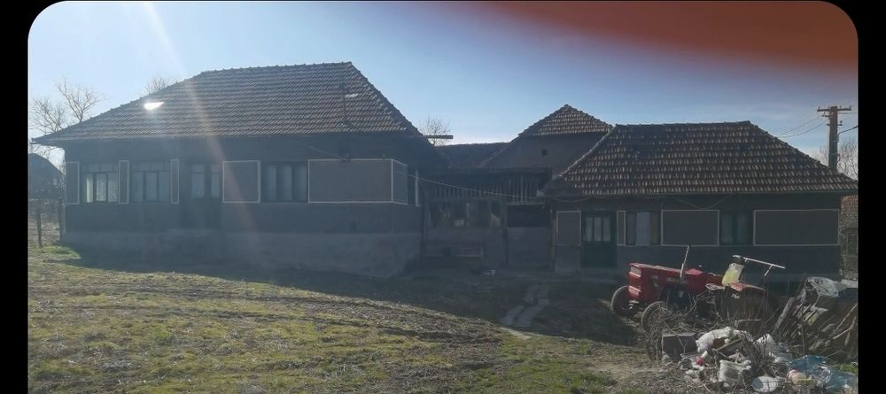 Vând casă + teren