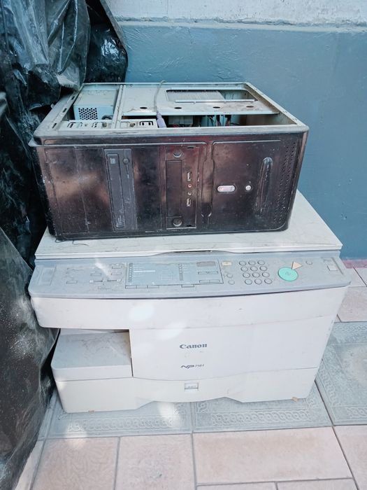 Срочна продам принтер 3 /1 на запчаст