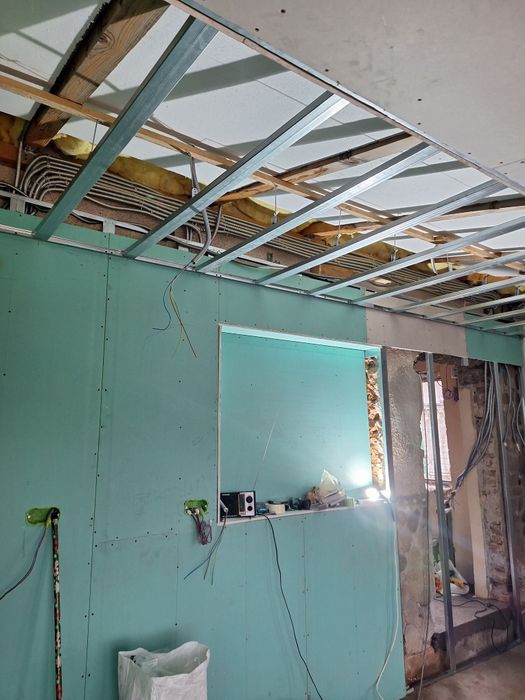 Amenajări interioare, instalații sanitare, termice și electrice