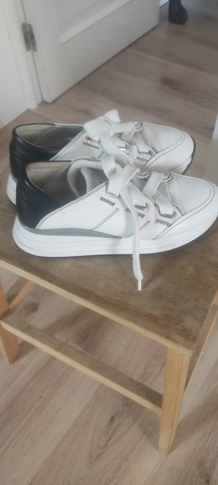 Кроссовки белые женские