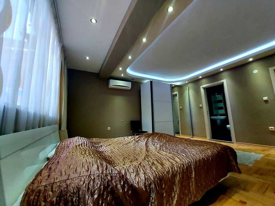 Дава се под наем Четиристаен апартамент в Бургас, Център - 160 кв.м за 408 € - Снимка #4