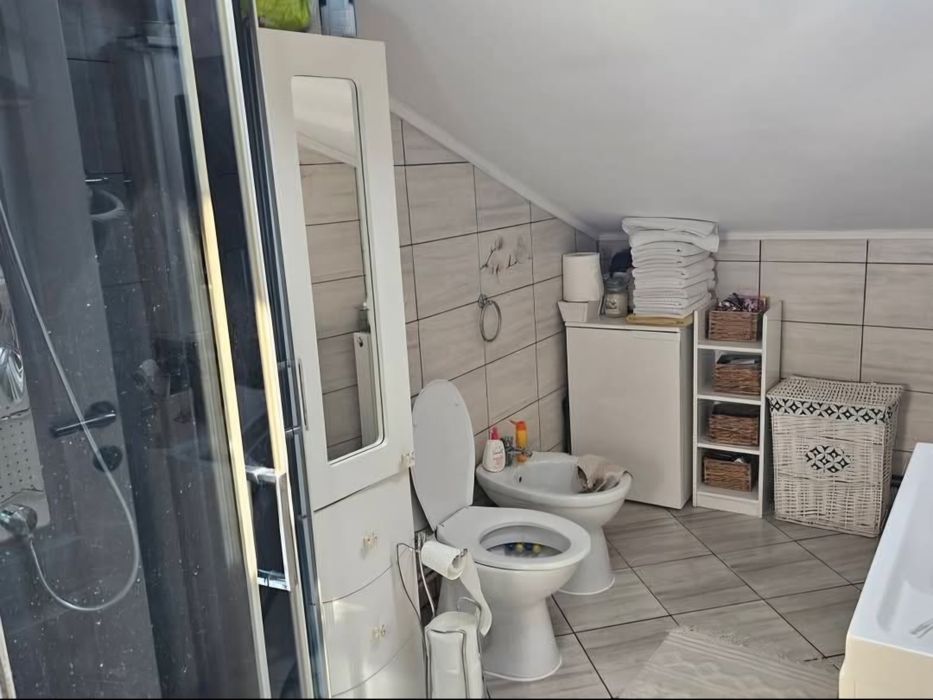 Vand casa cu 5 dormitoare
