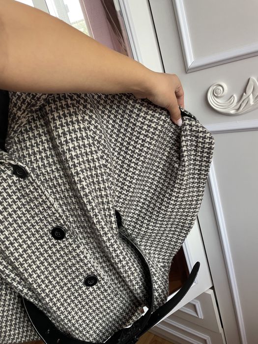 Capa cu maneci din lana, curea neagra inclusa