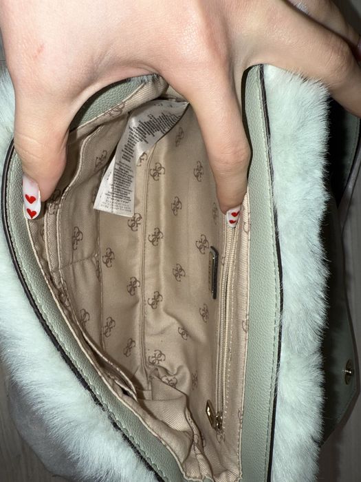 Geanta de umar Guess