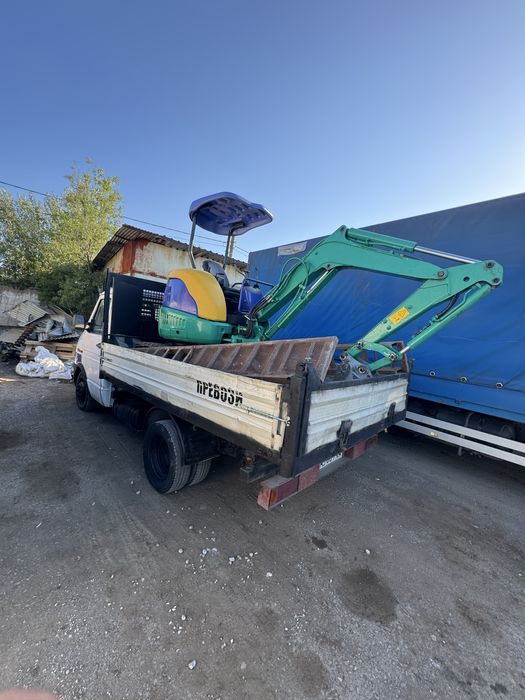 Изкопни дейности с мини багер и самосвал.