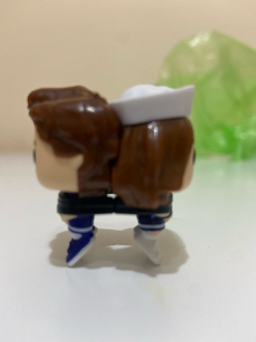 Фигурки из киндера джой очень странные дела