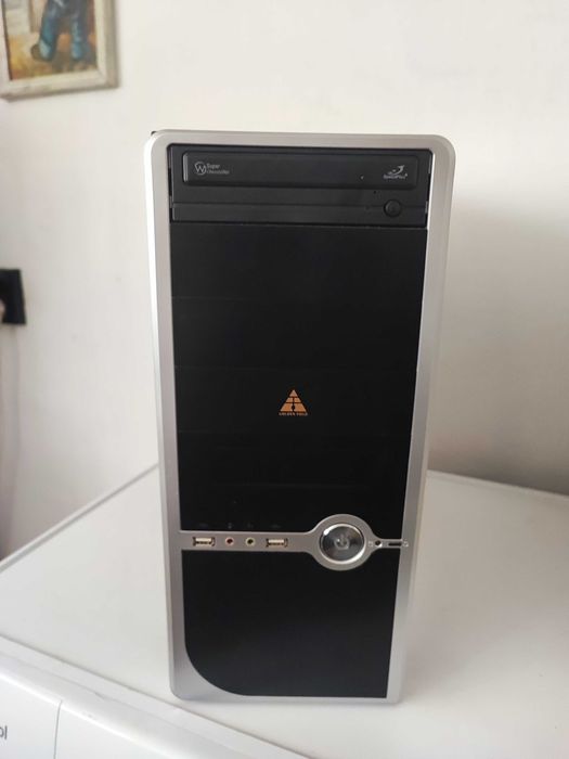 Продавам компютър KTN DESKTOP PRO G440 и DELL LCD монитор 17"