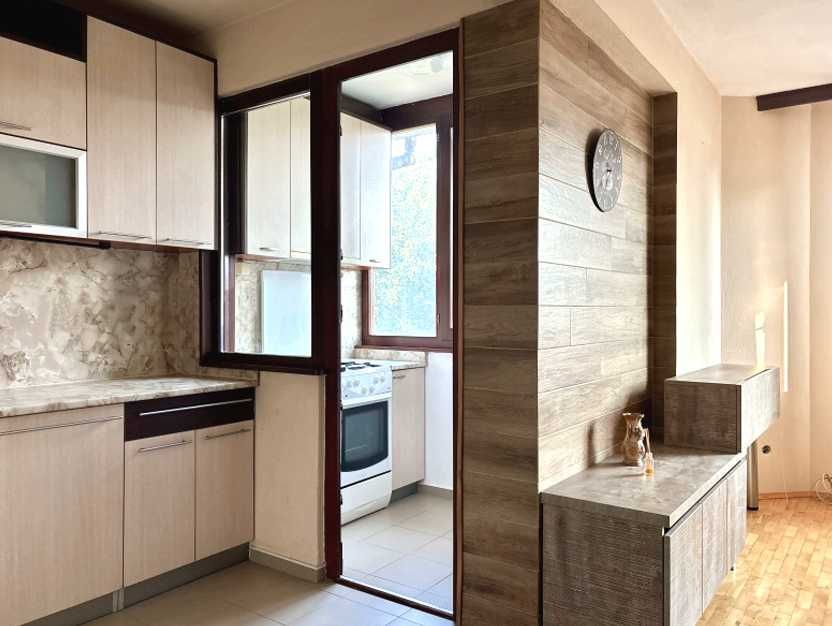 Дава се под наем Тристаен апартамент в Пловдив, Южен - 100 кв.м за 425 € - Снимка #2