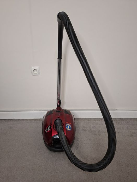 Пылесос мешковой Sirius SRV-1650RD для сухой уборки