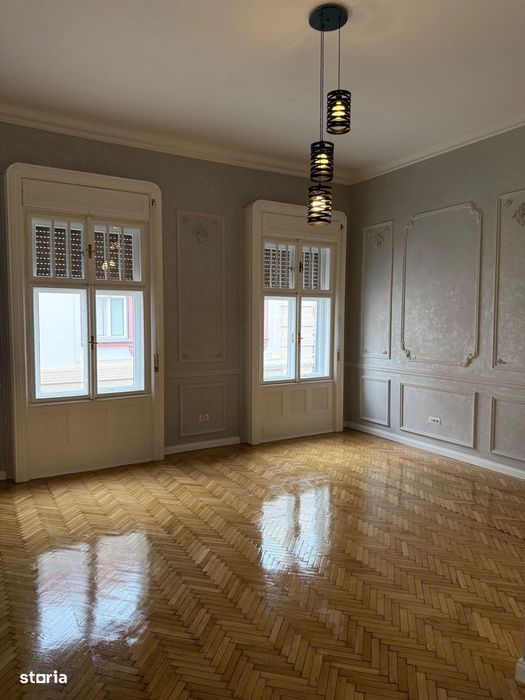 Spațiu elegant de închiriat în clădire istorică Casa Steiner Miks — fotografia 3