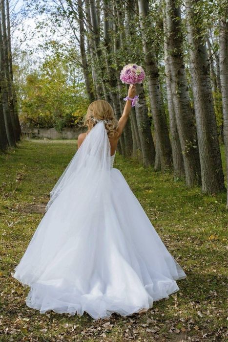 Булчинска рокля с камъни и перли