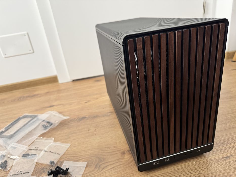 Carcasa Lian Li Dan A3 mATX, wood, black