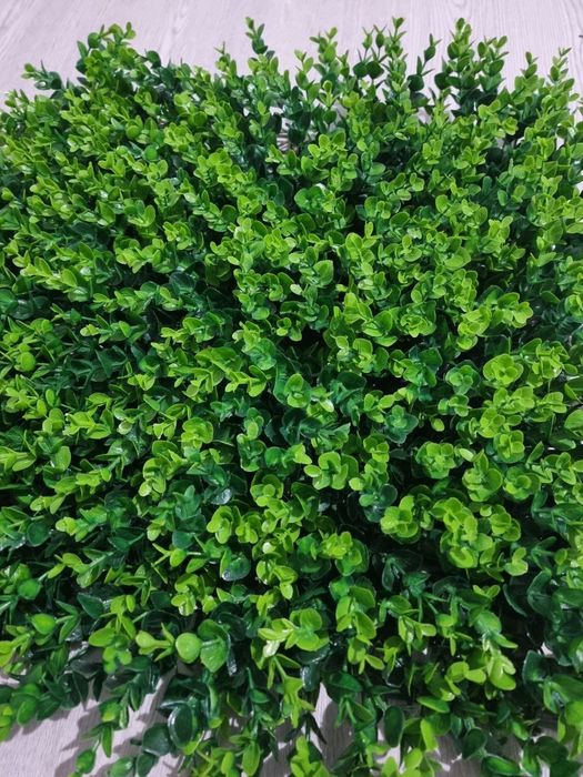 Sun'iy gazon, Dekorativ sun'iy gullar, panjara va tosiqlar uchun gull