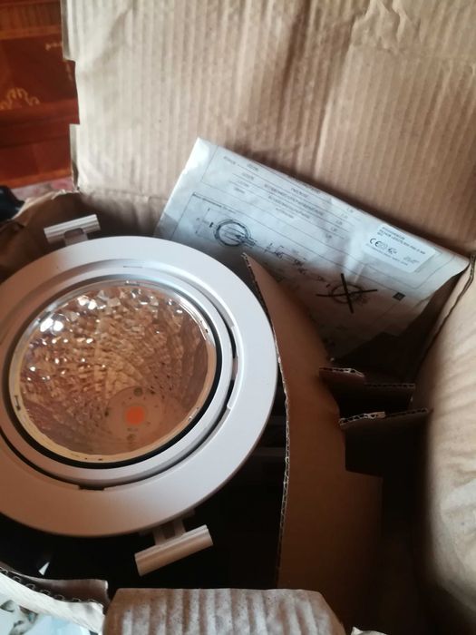 Spoturi led Philips, ideale pentru spatii comerciale și industriale !