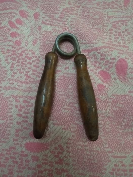 Гантели чугунные,литые. Гантеля пружинная. Эспандер для рук. СССР.