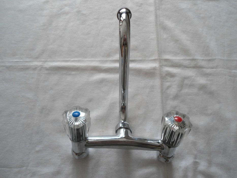 Батерия за кухненска мивка или баня.