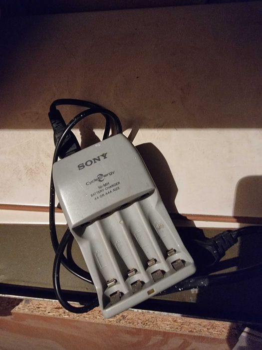 Зарядно за батерии Sony
