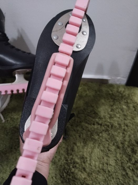 Коньки женские продам