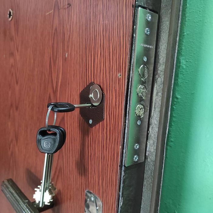Замки для дверей и установка кодивый замки