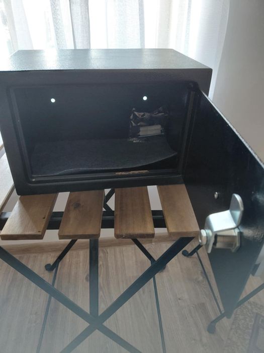 Метална каса , сеиф