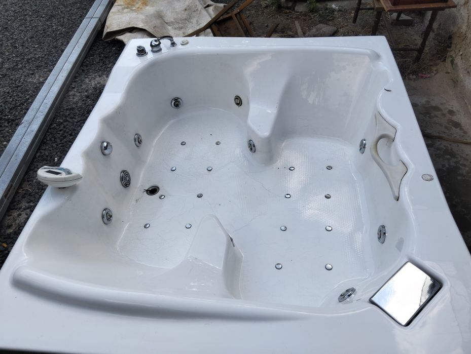Jacuzzi perfect ficțional